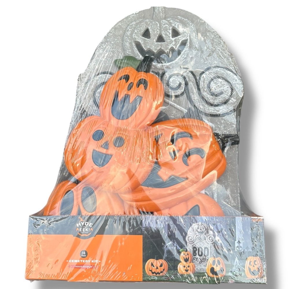 Hyde & EEK! Boutique Cemetery Halloween Kit Tombstone Pumpkins Decor‎ New